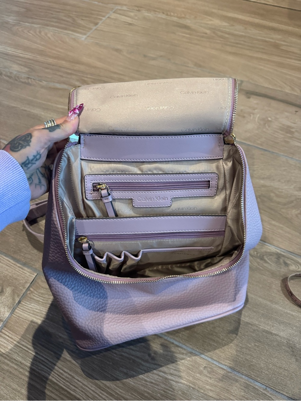 Calvin Klein Zulle Mauve Pebbled Leather Backpack with coin/airpods purse - Picture 7 of 16